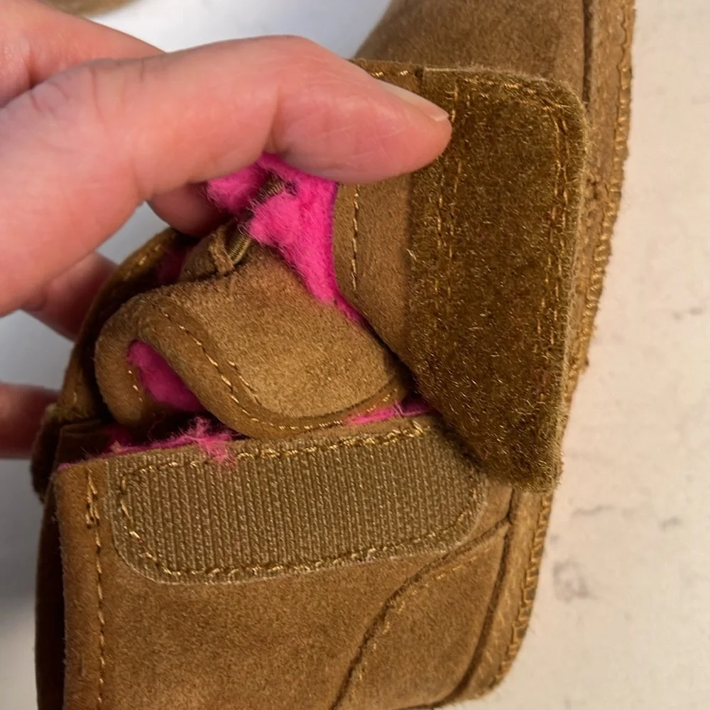 UGG Infant's Neumel Chopd Suede Classic Pink Size 5/6
